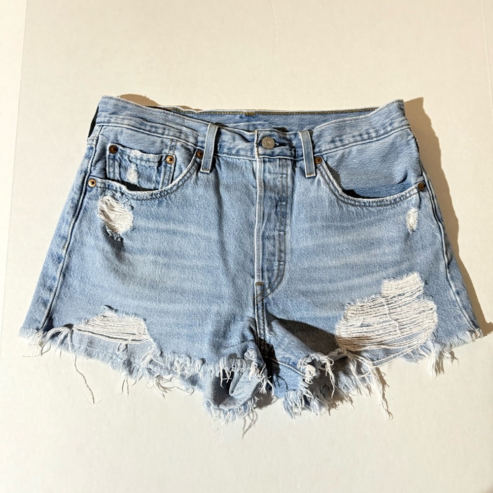 Levi’s distressed destroyed Light Blue Denim cut off Shorts size 28